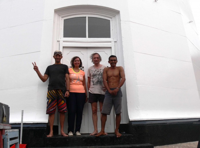 Devant le Phare de Lengkuas Belitung Indonésie