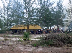 Tente-polisi-Belitung-Indonésie