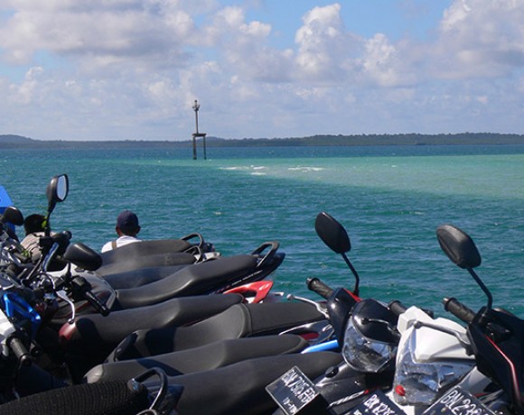 en Bateau vers Selat Nasik Belitung Indonésie Go Belitung
