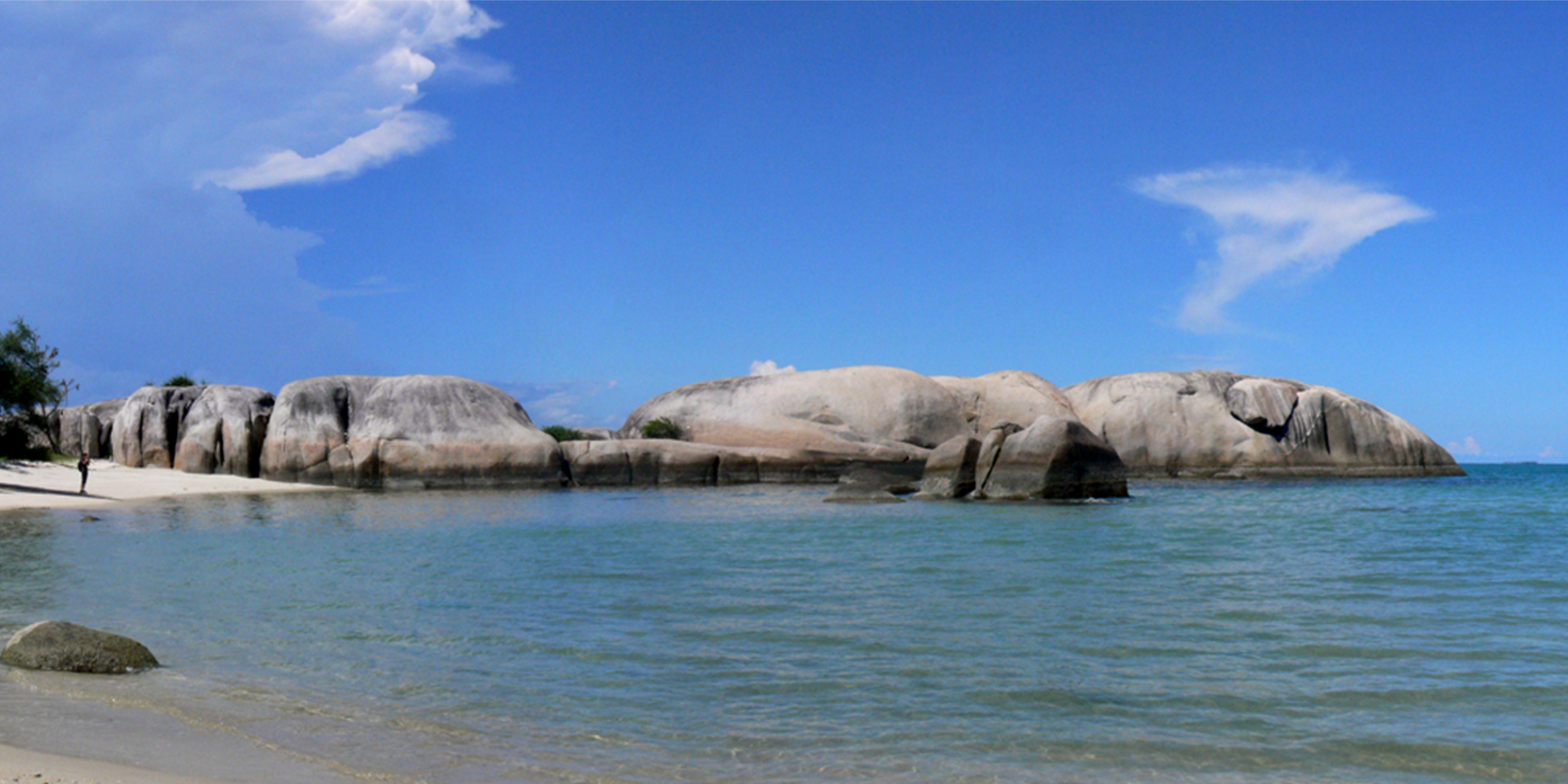 Pantai Penyabong Go Belitung Indonesia