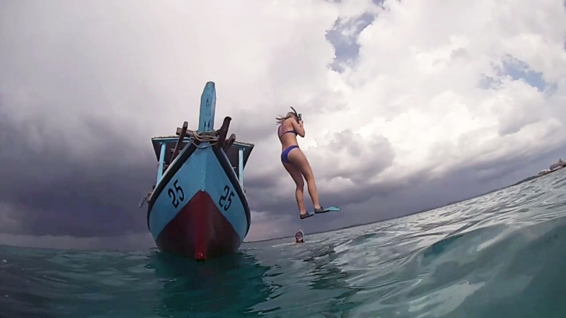 saut du bateau snorkeling in Belitung GoBelitung Indonesia